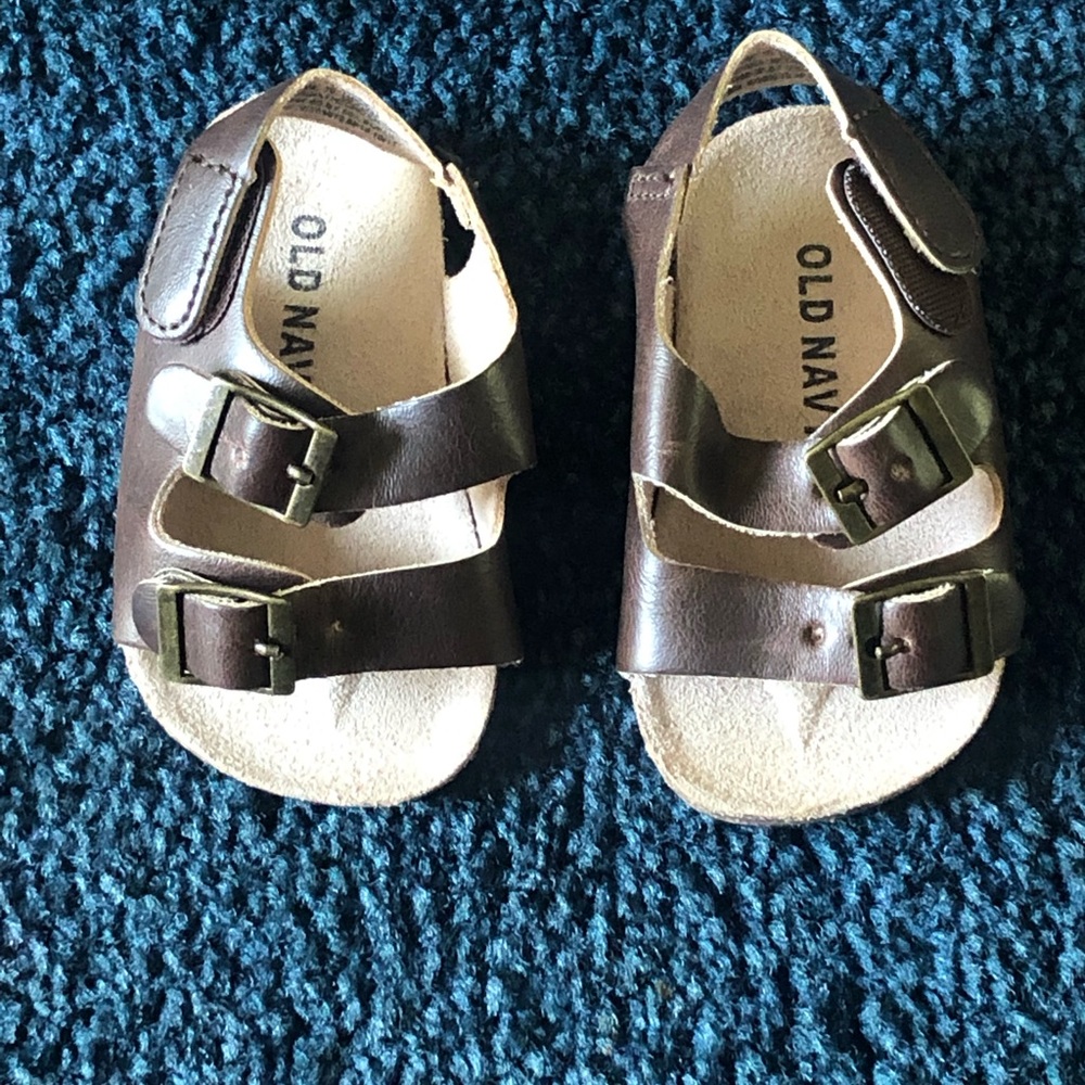 BRAND NEW Old Navy Sandles 3-6 months - Picture 2 of 4